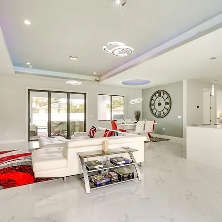 Luxe Cape Coral Villa With Heated Saltwater Pool